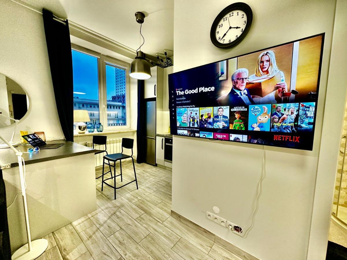 Super Forum 2 Metro Fast Wifi Netflix, Hbo, Appletv Warsaw Luaran gambar